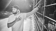 Unser Personal Trainer: Das Stretching am Zaun