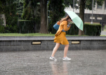 NOĆAS SLEDI OBRT, NEBO NAD SRBIJOM SE MENJA! U ove delove zemlje stižu KIŠA I JAK VETAR: RHMZ objavio detaljnu prognozu - evo kada temperatura naglo pada