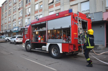 GORI KOD NOVIH BANOVACA Buktinja se brzo širi, dim prekrio auto-put