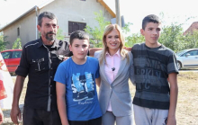 Posle 100 godina, prvi put je jedan ministar došao u ovo selo! Milica Đurđević Stamenkovski u Obiliću, najavila obnovu spomenika Topličkim herojima