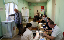V Rusiji poteka zadnji dan parlamentarnih volitev. Poročajo o kibernetskih napadih.
