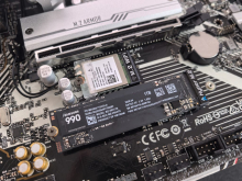 Samsung SSD 990 1 TB – hiter Gen4 SSD za zelo čudne čase