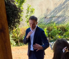 NIKAD VIĐENO, SINIŠA MALI U KARATE POZI, POGLEDAJTE OKRŠAJ! Ja sam stigao samo do žutog pojasa, tako da me je Nina (13) odavno prestigla! (VIDEO)