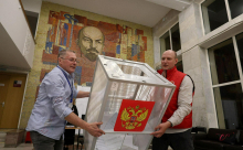 Enotna Rusija osvojila dvotretjinsko večino v parlamentu