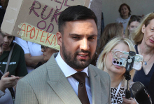 STEFAN SIMIĆ SEBE PROGLASIO GRADONAČELNIKOM I UPORNO TRAŽI APLAUZE! Samopromocija, egotrip, arogancija... Posao već završio, ali samo u svojoj glavi!