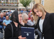 Srbija pamti svoje heroje! Ministarka Đurđević Stamenkovski uručila boračke spomenice u Bosilegradu: 