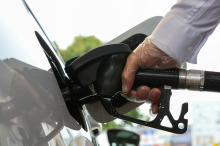 Cena dizla prvič presegla dva evra za liter