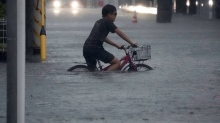 KOLAPS U JAPANU Najmanje četvero mrtvih nakon moćnog tajfuna. Tisuće ljudi bez struje