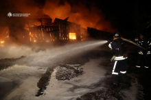 Rusija napadla industrijska poslopja v Ukrajini. Umrlo več ljudi, v Mikolajivu ubit otrok.