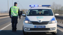 TEŠKA NESREĆA KOD ŠAPCA, JEDNA OSOBA POGINULA: Auto smrskano od siline udara, ima i povređenih