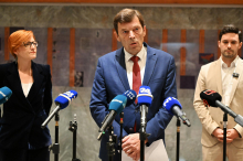 Opozicija ob napovedani šolski reformi opozarja na poskus 