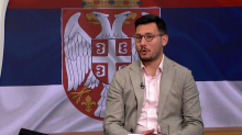 VUČIĆ NAS JE DOVEO DO TOGA DA BUDEMO ŠAMPIONI DIPLOMATIJE Analitičari očitali bukvicu lažnoj eliti: Podsmevaju se državnoj pomoći, a svi trče da potroše pare