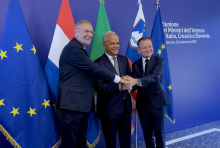 Matoz z italijanskim in hrvaškim kolegom razpravljal o migracijah, nadzor na meji s Slovenijo ostaja
