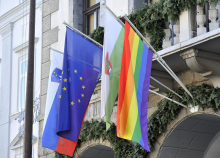 DZ bo razpravljal o prepovedi izobešanja zastav, napisov in grbov, za katere ni zakonske podlage