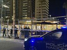 Diner is shot in the face at Costa del Sol restaurant as cops hunt two gunmen