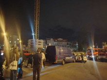 INCIDENT NA GRADILIŠTU U BEOGRADU: Obrušio se potporni zid, RUPA PROGUTALA AUTO! Pogledajte scene s lica mesta, tužilaštvo utvrđuje okolnosti (VIDEO)