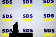 Ali med članstvom SDS na terenu vre? Kandidature pogojene s pridobivanjem novih članov.