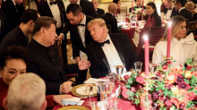 FOTO Trump ugostio Xija na večeri i darovao mu kip orla: Moramo biti odgovorni kao sile