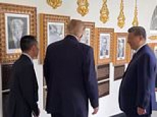 Moment China's President Xi bursts into laughter as Trump shows him mocking 'autopen' portrait of Biden