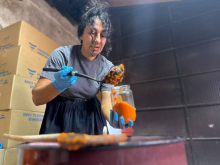 Porodica Martić iz Prislonice otkriva recept za savršeni domaći ajvar: Sin Ivan i majka Gordana imaju jednu tajnu koja garantuje kvalitet (FOTO)