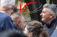 BLOKADER KOJI JE SEKIROM NAPAO LJUDE USLIKAN SA SRDANOVIĆEM! Nove informacije posle monstruoznog napada u Kuli, sa osmehom slušao prvog na blokaderskoj listi