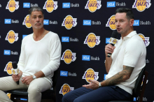 Lakersi ekipo zgradili okoli 