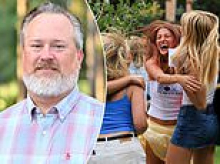 College professor who resolved to end the loneliness epidemic crippling his students reveals secret to building friendships