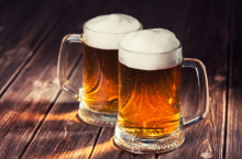 Nudili besplatno pivo ako Tramp umre: Oduzeta im dozvola za rad