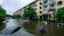 APOKALIPTIČNE SCENE Auti su pod vodom, skoro pet tisuća ljudi evakuirano iz Bangkoka