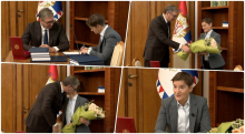 PRIMOPREDAJA DUŽNOSTI U PREDSEDNIŠTVU Vučić: Srećan ti rođendan i neka ti je srećno preuzimanje! V.d. predsednika Srbije Brnabić: Čast mi je! (FOTO)