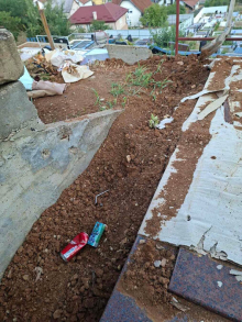 MARIJANA IZ ČAČKA DOŽIVELA ŠOK NA GROBLJU: Došla babi i dedi na grob, jedva ga našla - zatrpan (FOTO)