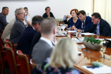 Parlamentarni odbor za jasno ureditev referendumskih dejavnosti sindikatov v šolskih prostorih