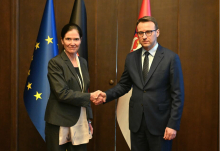HAPŠENJA, RUŠENJE SRPSKE IMOVINE, BRUTALNO FIZIČKO NASILJE! Petković upoznao ambasadorku Holštajn sa pritiscima kojima Kurti pokušava da protera Srbe