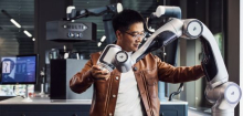 »Physical AI«: Warum ein Chinese ausgerechnet in Deutschland Roboter baut – und Erfolg hat