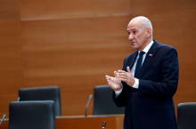 Golob: V Gazi se izvaja genocid. Janša: V Gazi po mednarodnem pravu ni genocida.