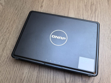 Test QNAP TBS-464: na pomoč, kam naj dam diske?!
