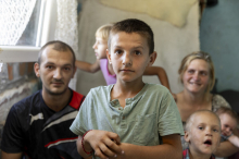 Sestra ne može na nogu, brat ne priča, a mali Nikola (9) nadniči u šumi: Teška sudbina porodice Ćorić! 
