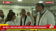 VUČIĆ OBIŠAO MESNU INDUSTRIJU U SELU PUKOVAC: Pajtić i stranci moraju da sakriju politiku blokadera, zato i ne idu na debate