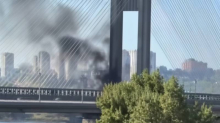 VIDEO Dronovi napali ključni most u Kijevu, vlak pun ljudi za dlaku izbjegao tragediju