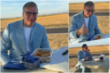 GIBANICA, DOBOŠ TORTA... Vučić stao da nešto prezalogaji na parkingu: 
