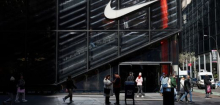 Nike: Holprige Erholung – Sportartikelkonzern spart noch härter