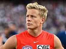 Backlash erupts as Isaac Heeney claims Sydney Swans' biggest honour and receives standing ovation from supporters in the room