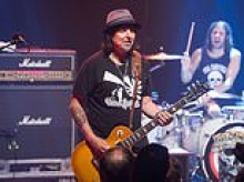 Motorhead guitarist Phil Campbell died from multi-organ failure, inquest hears