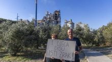 Holcim: 'Zrak u Koromačnu je prve kategorije. Bijeli trag iznad dimnjaka je para...'