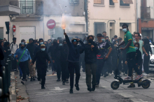 Francoska policija se je spopadla s protestniki. Dijaške organizacije se distancirajo od nasilja.