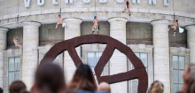 Berlin: Volksbühne eröffnet neue Intendanz mit Geschichts-Shows wie »House of Hopes«