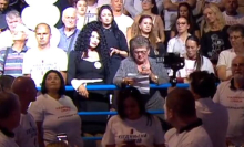 PENZIONERKA PRATILA RATOVE, INFLACIJU... Pred krcatom Arenom rekla šta želi: Podržimo politiku Aleksandra Vučića, koja nam je vratila ljudsko dostojansto