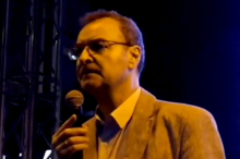RED GENOCIDA, RED ZLOČINCA I LAVEŽ PASA IZ PUBLIKE: Najbizarnija scena sa blokaderskog protesta u Novom Pazaru - Na mig Jova Bakića krenuli da kevću kao psi