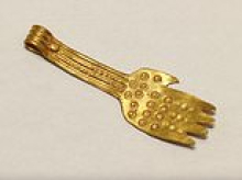 Metal detectorist unearths rare 1,000-year-old golden pendant in field near Downton Abbey location
