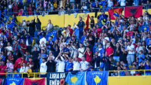 ŠOK U PRIŠTINI! Ceo stadion zanemeo zbog poteza poznatog Srbina, a ono što je uradio pred svetinjom ostaviće vas bez teksta